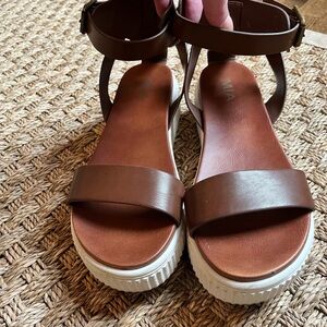 MIA Lunna Platform Ankle Strap Sandal, brown size 7.5.